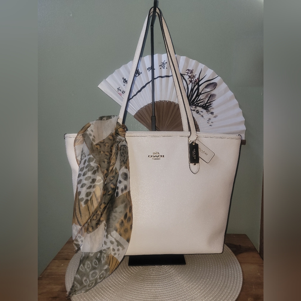 Coach City Tote White Pebbled Leather Tote with 2 Hangtags 2017